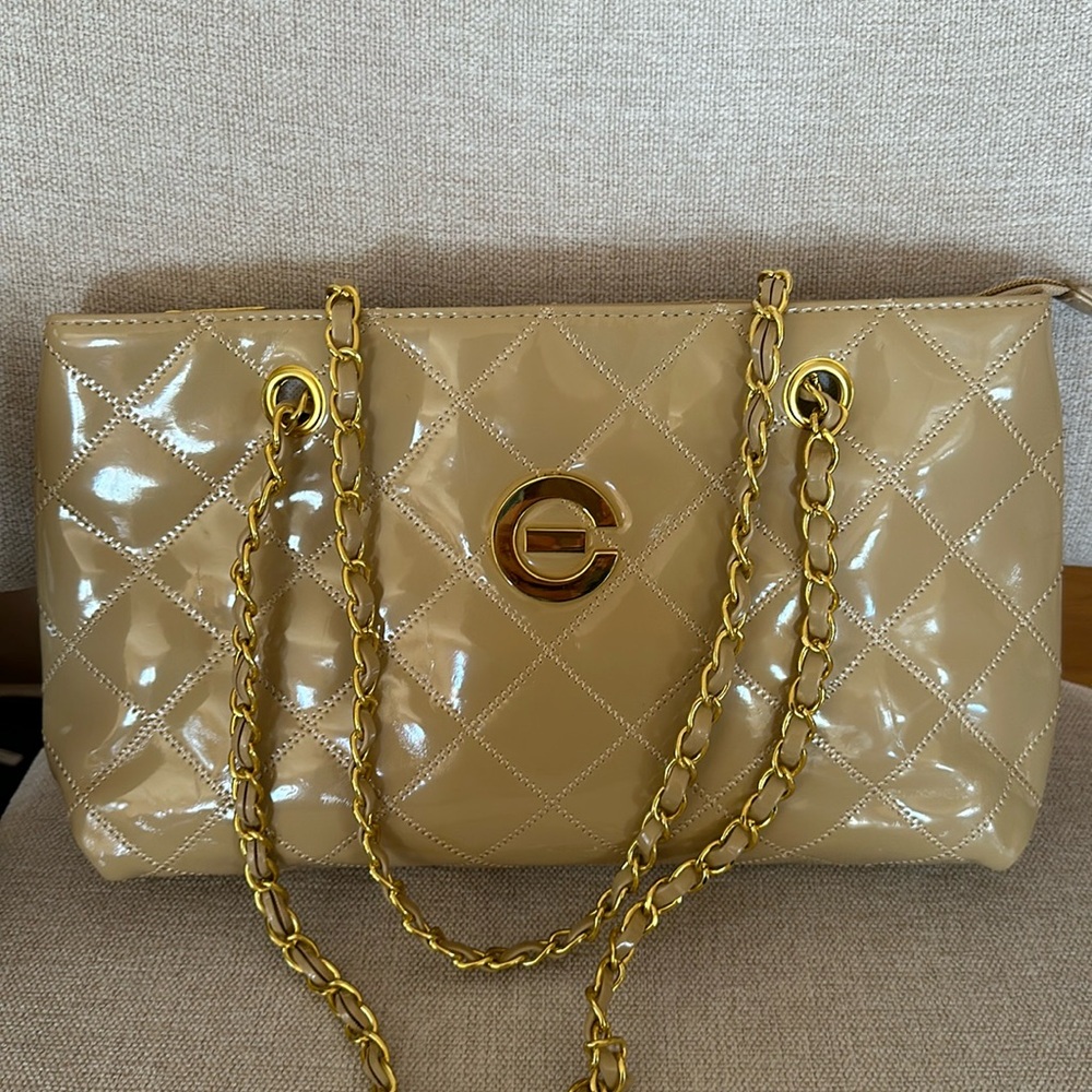 Elizabeth Grant patent shoulder bag.